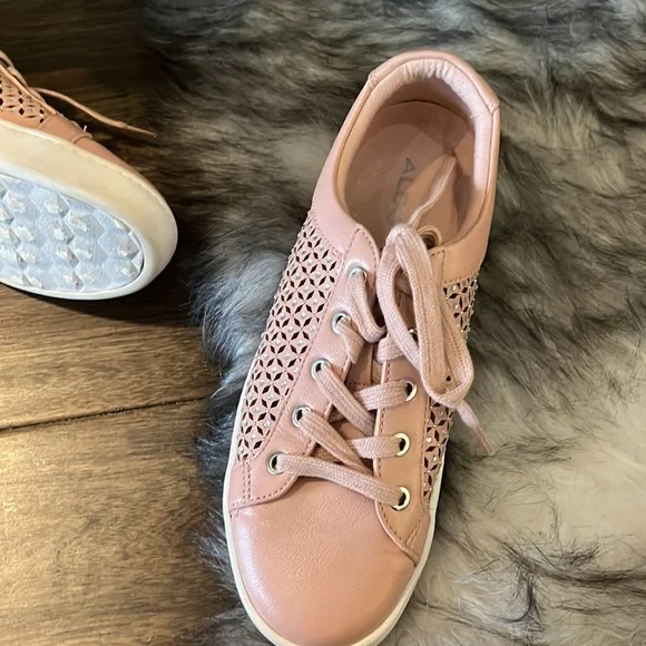Aldo pink sparkling sneakers! Size 6 - Picture 6 of 7